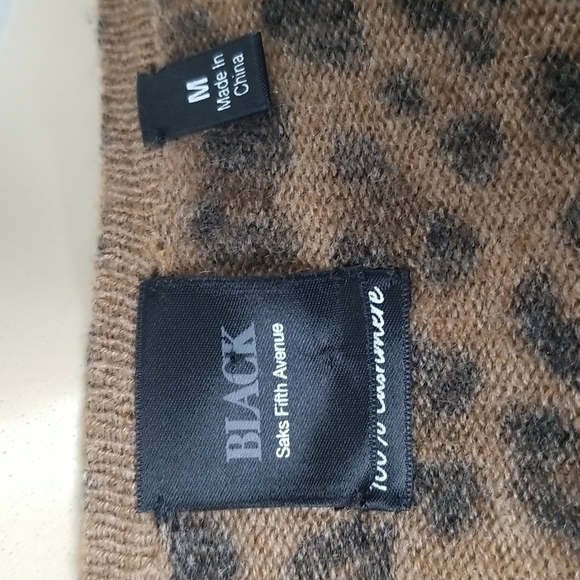CASHMERE CARDIGAN BY SAKS FIFTH AVENUE IN ANIMAL PRINT SIZE MEDIUM - Picture 5 of 8